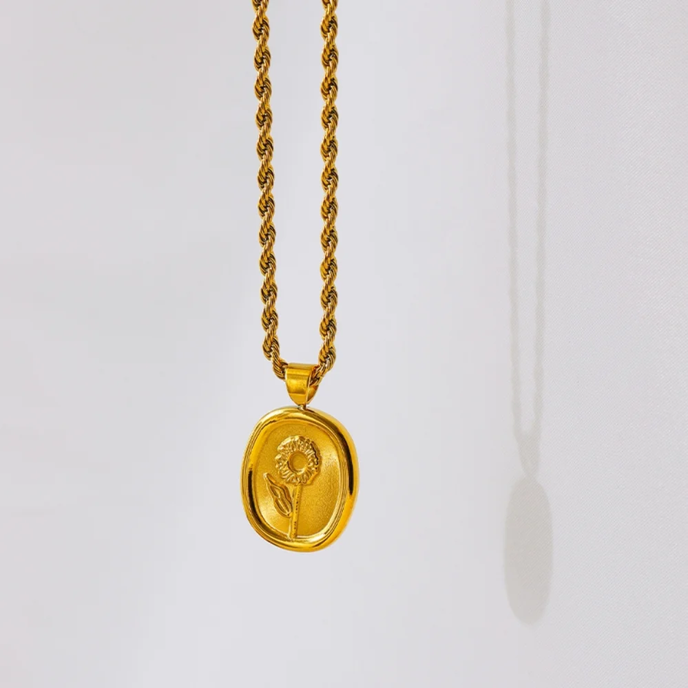 Awesome Oval Flower Necklace - Picture 4 of 8